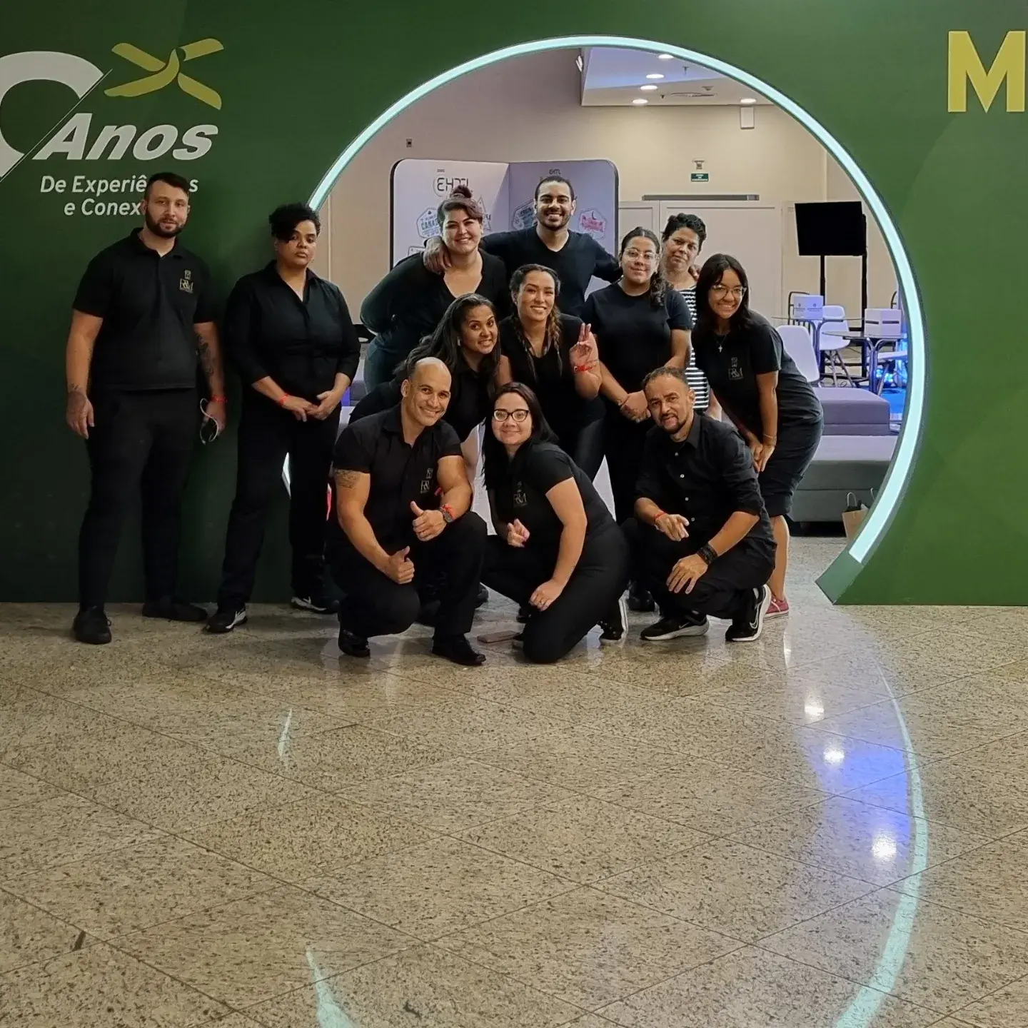 Equipe R&M em evento corporativo de grande porte